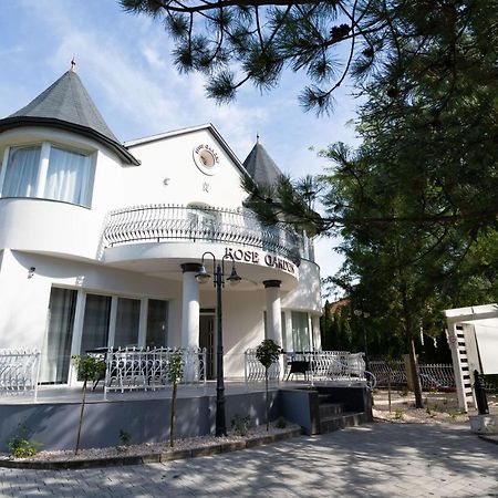 Villa Rose Garden Nyiregyhaza Bagian luar foto