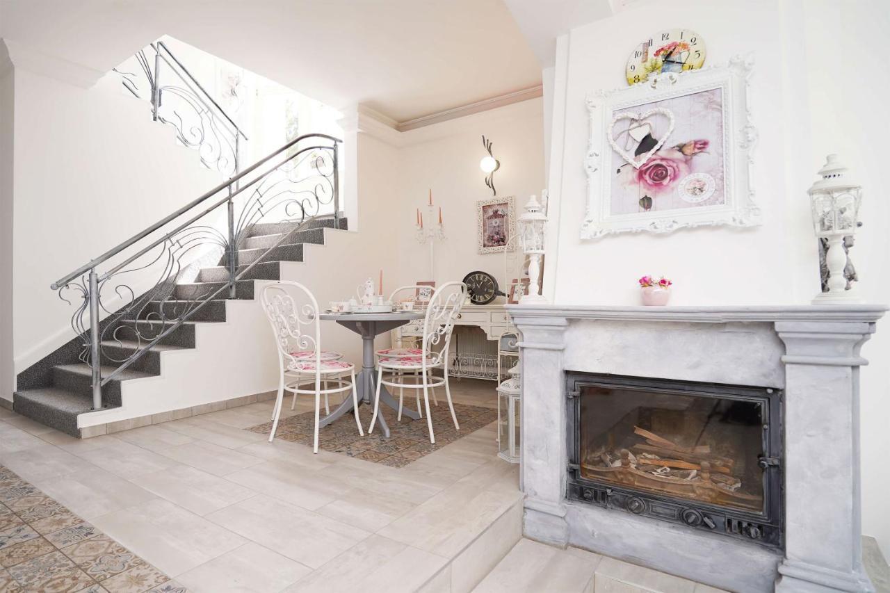 Villa Rose Garden Nyiregyhaza Bagian luar foto