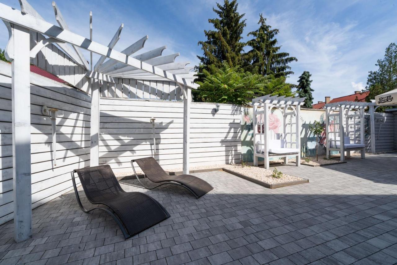 Villa Rose Garden Nyiregyhaza Bagian luar foto