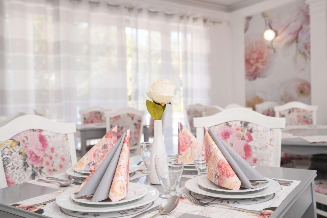 Villa Rose Garden Nyiregyhaza Bagian luar foto