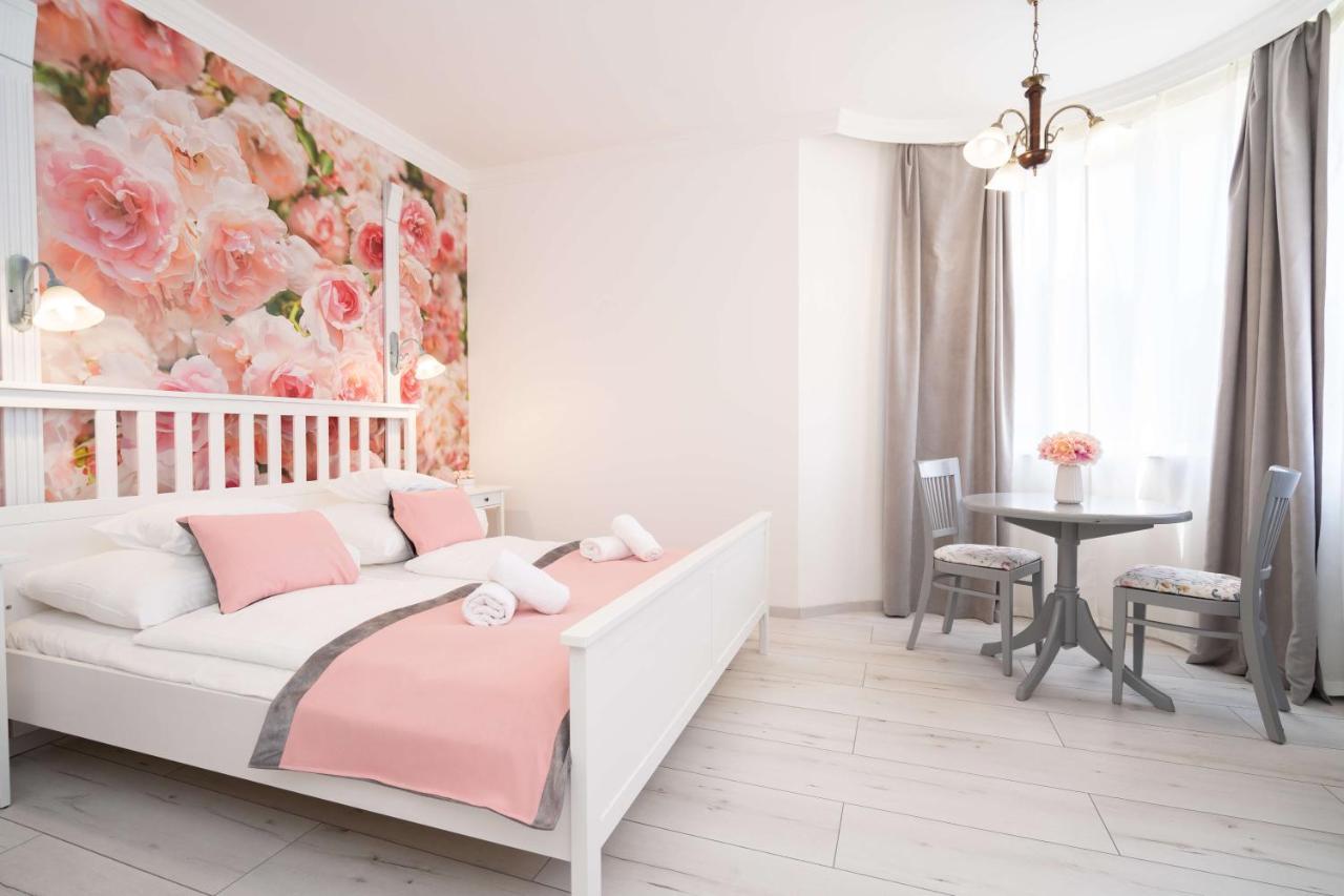 Villa Rose Garden Nyiregyhaza Bagian luar foto