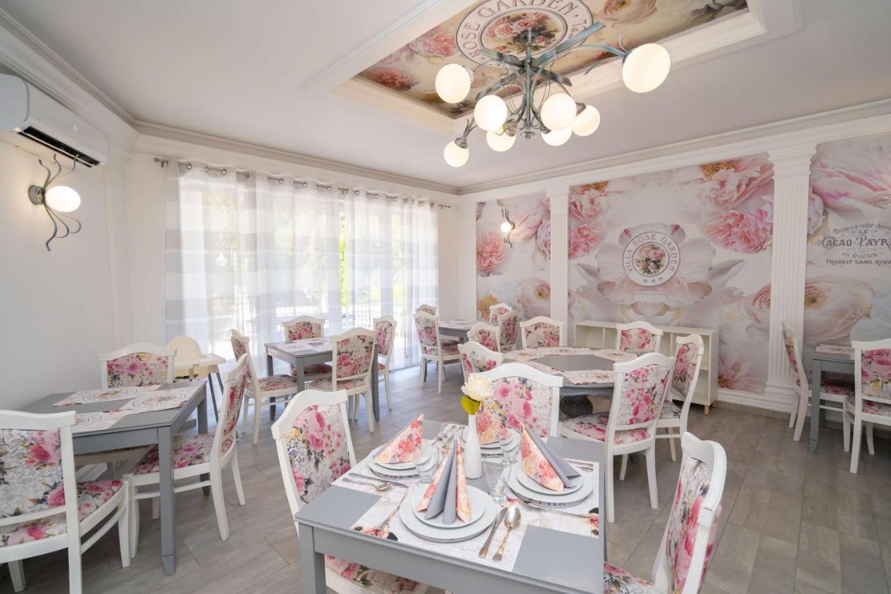 Villa Rose Garden Nyiregyhaza Bagian luar foto