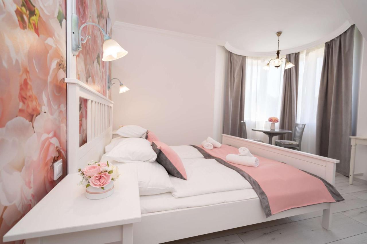 Villa Rose Garden Nyiregyhaza Bagian luar foto