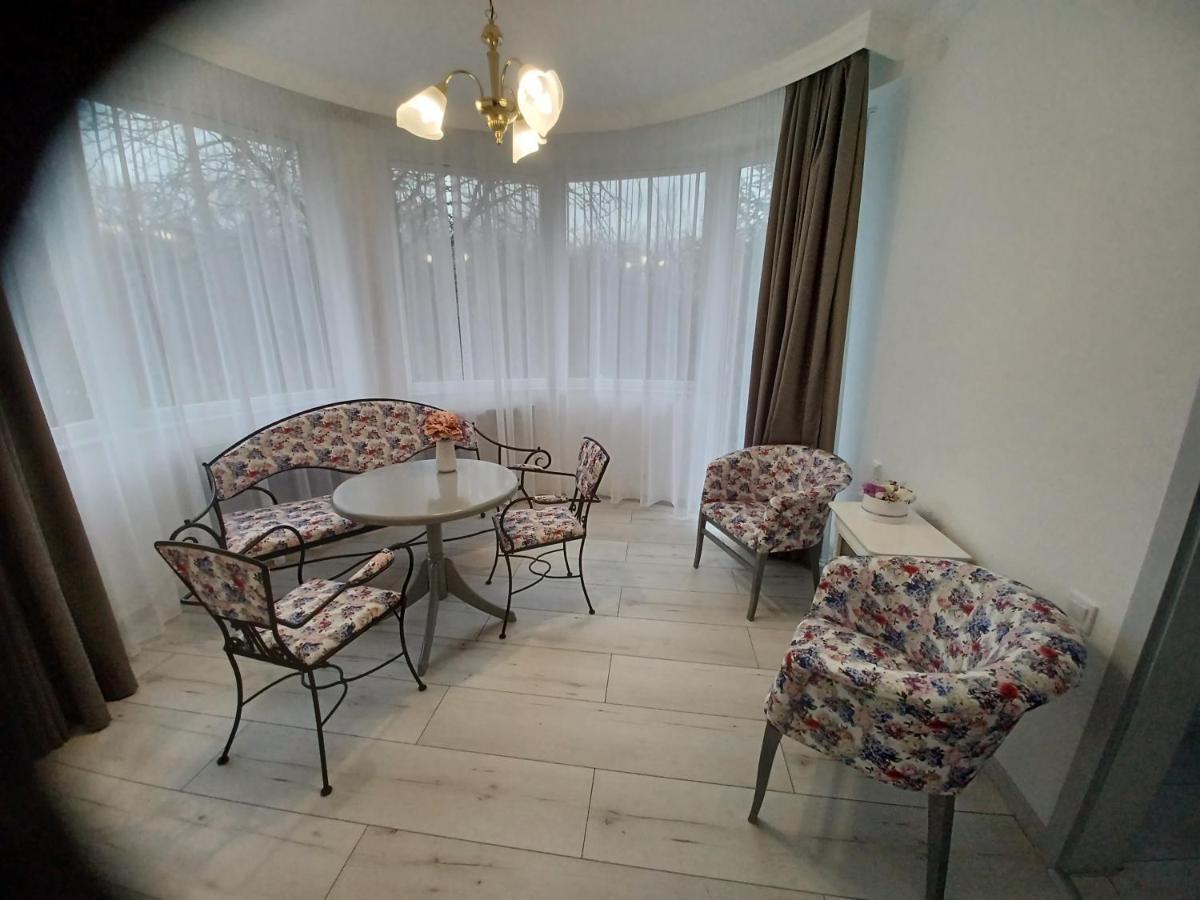 Villa Rose Garden Nyiregyhaza Bagian luar foto