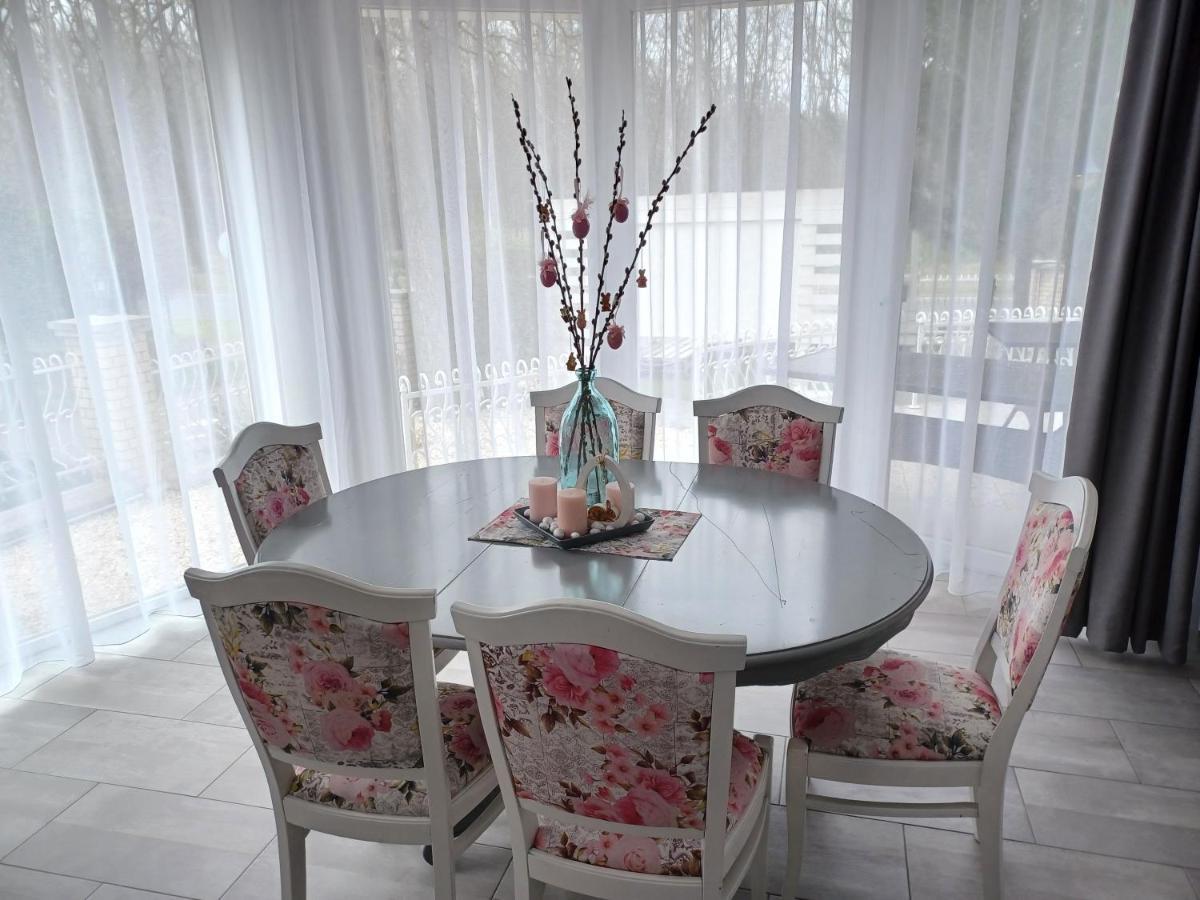 Villa Rose Garden Nyiregyhaza Bagian luar foto