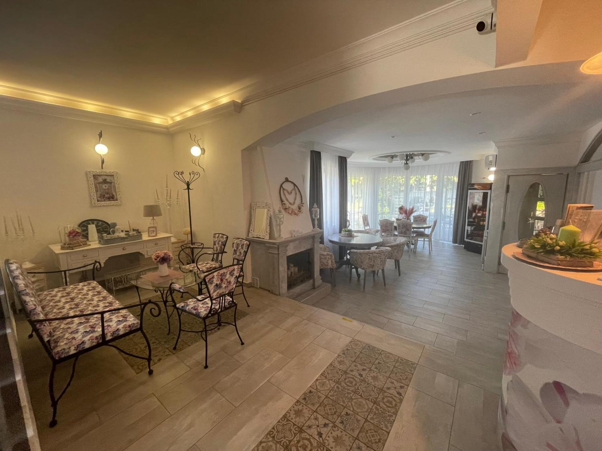 Villa Rose Garden Nyiregyhaza Bagian luar foto