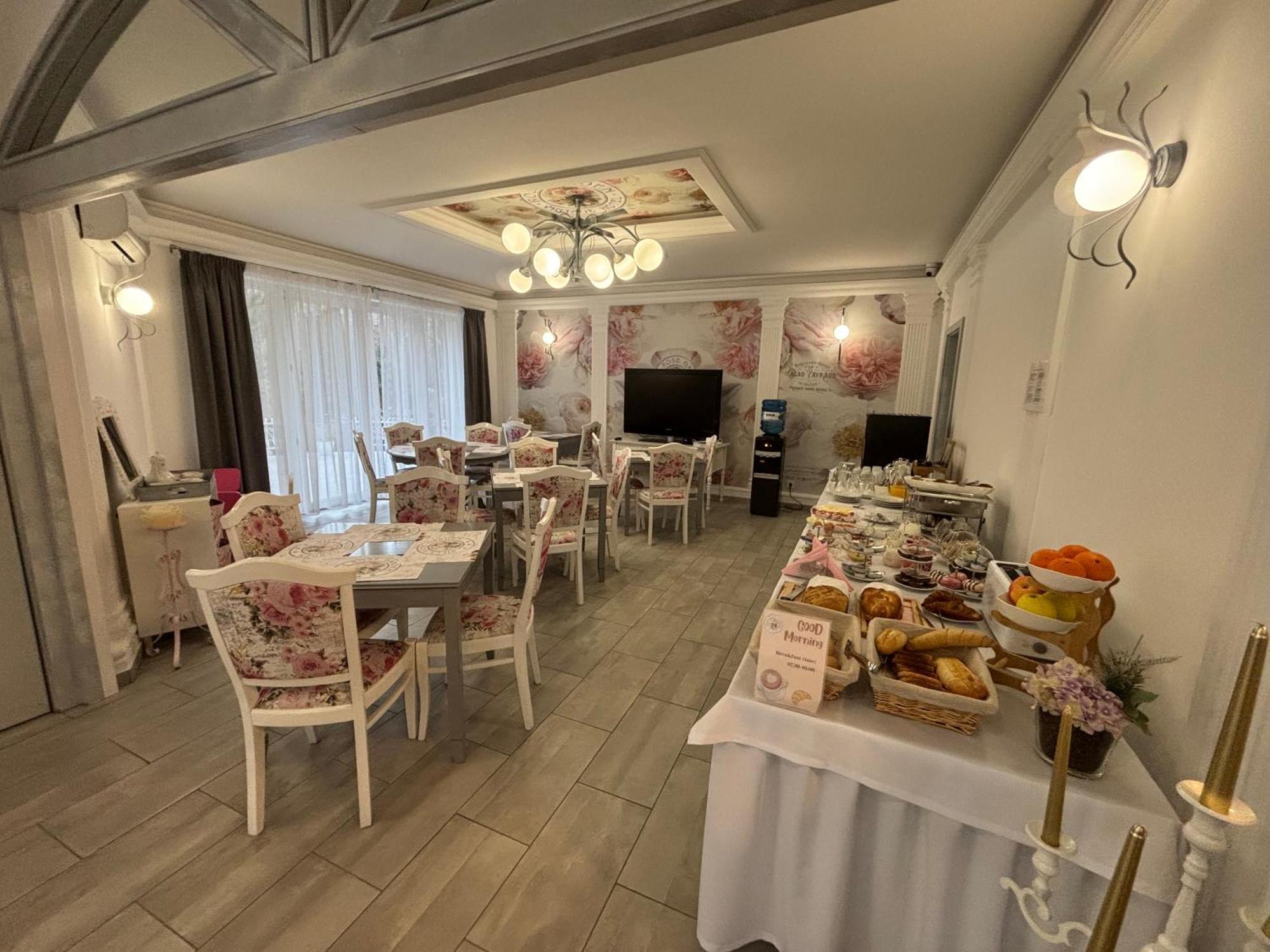Villa Rose Garden Nyiregyhaza Bagian luar foto